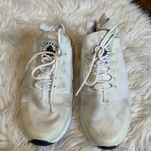 White Nike Hurache Tennis Shoes